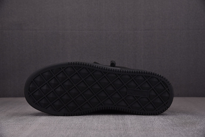 v*lentino garavani one stud sneakers m237035