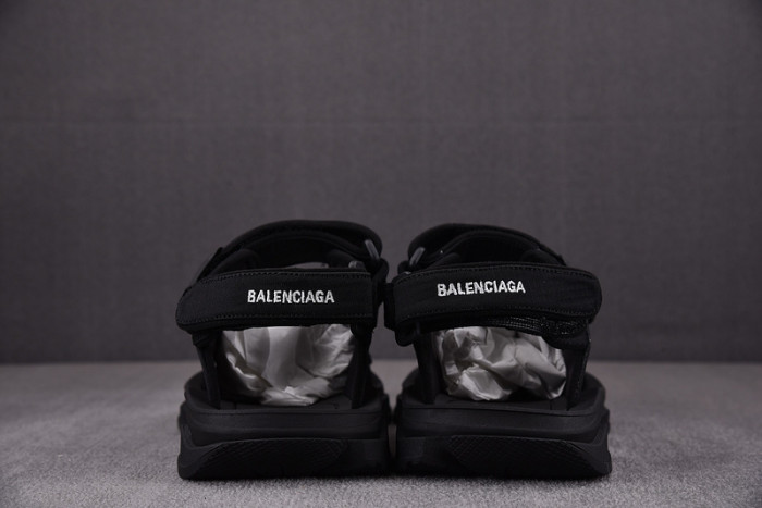 balenciag* sandal 18