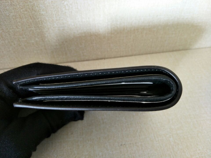 G*u*i with plaid bee wallets